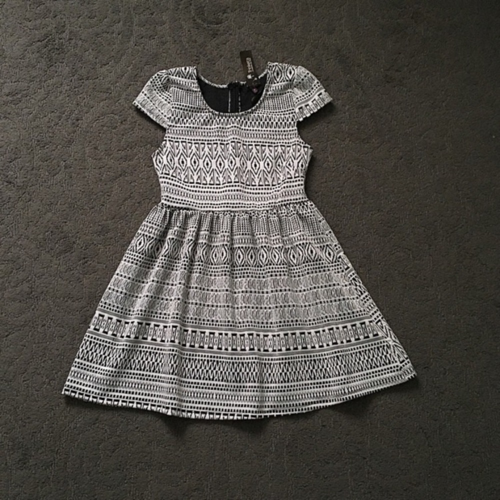 New with Tags Black and White Trinkets Skater Dress, size medium